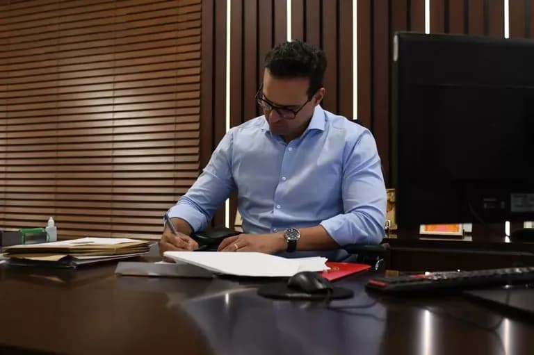 Lucas Ribeiro autoriza ascensão de 131 oficiais das forças de segurança na PB