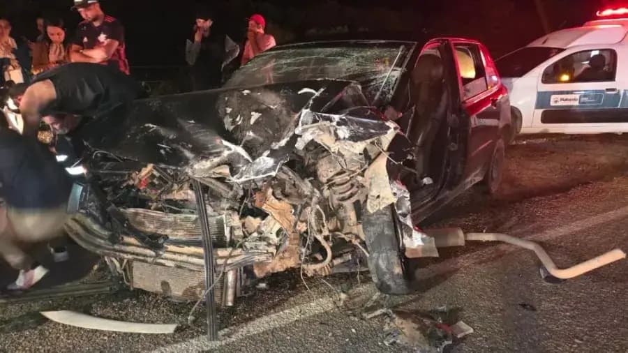 Colisão frontal mata três pessoas em rodovia no Sertão da Paraíba